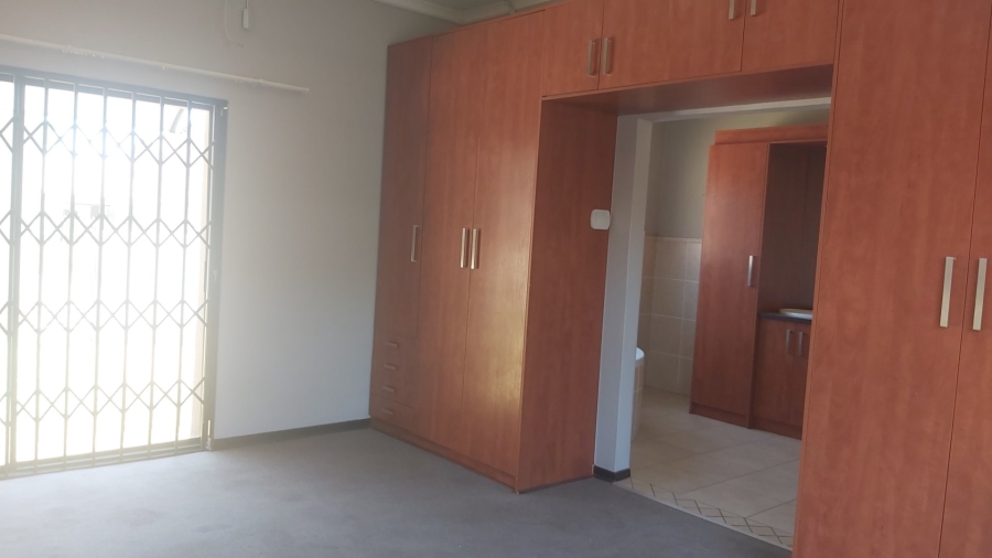 To Let 3 Bedroom Property for Rent in Hillside Free State